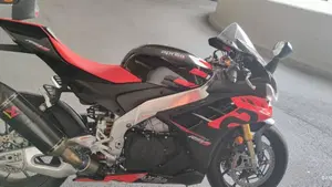 Aprilia RSV4 1100 Factory (2021 - 24)  (5)