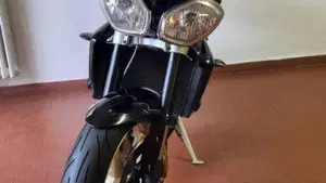 Triumph Street Triple R (2009 - 12)  (2)