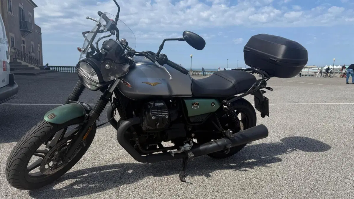 Moto Guzzi V7 Stone Centenario (2021 - 22) 