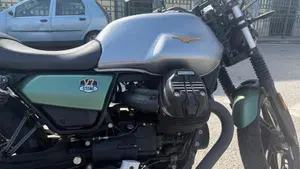 Moto Guzzi V7 Stone Centenario (2021 - 22)  (6)