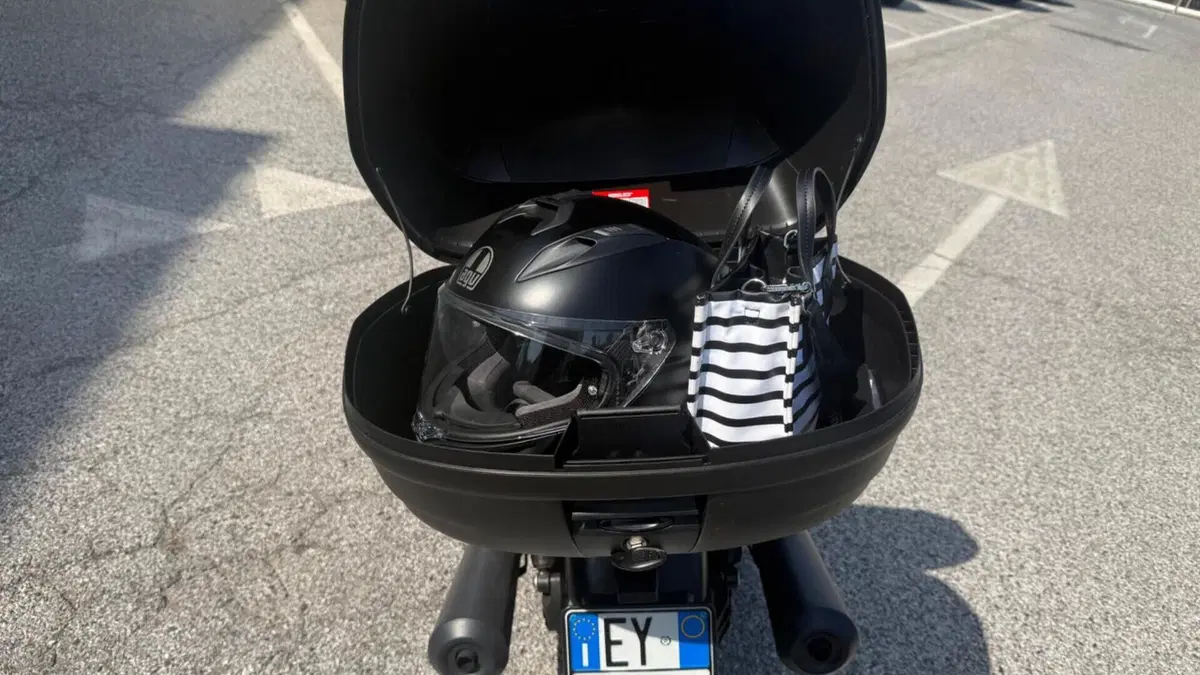 Moto Guzzi V7 Stone Centenario (2021 - 22)  (7)