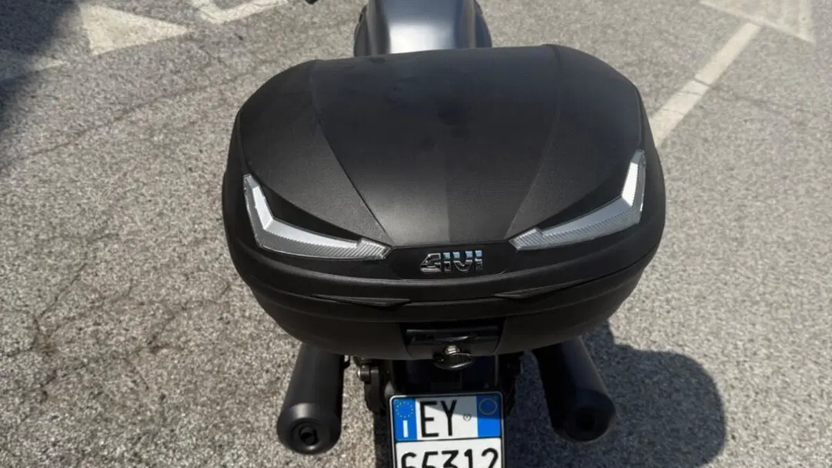Moto Guzzi V7 Stone Centenario (2021 - 22)  (8)