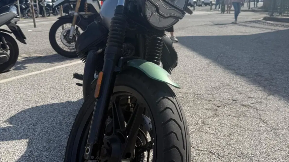 Moto Guzzi V7 Stone Centenario (2021 - 22)  (9)