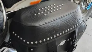 Harley-Davidson 1690 Deluxe ABS (2011 - 16) - FLSTN  (4)