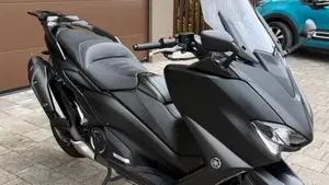 Yamaha T-Max 560 20° anniversario (2021)  (2)