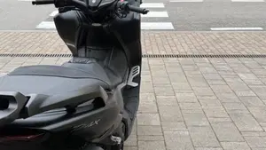 Yamaha T-Max 560 20° anniversario (2021)  (5)