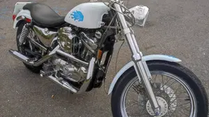 Harley-Davidson 883 Hugger (1992 - 93) - XLH  (4)
