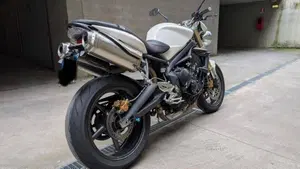 Triumph Street Triple (2007 - 12)  (2)
