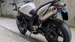 Triumph Street Triple (2007 - 12)  (4)