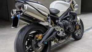 Triumph Street Triple (2007 - 12)  (6)