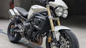 Triumph Street Triple (2007 - 12)  (8)
