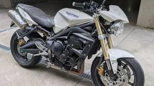 Triumph Street Triple (2007 - 12)  (10)