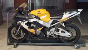 Honda CBR 900 RR Fireblade (2000 - 01)  (2)