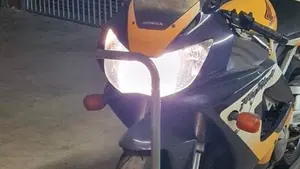 Honda CBR 900 RR Fireblade (2000 - 01)  (3)