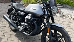 Moto Guzzi V7 Stone (2021 - 24)  (2)