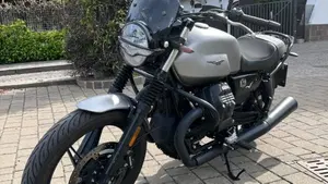 Moto Guzzi V7 Stone (2021 - 24) 