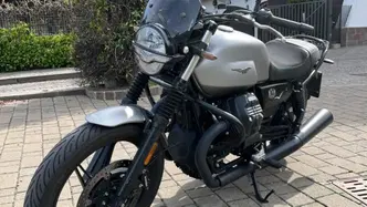 Moto Guzzi V7 Stone (2021 - 24) usata