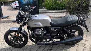 Moto Guzzi V7 Stone (2021 - 24)  (4)