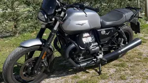 Moto Guzzi V7 Stone (2021 - 24)  (6)