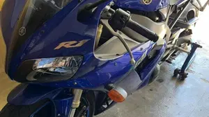 Yamaha YZF R1 (2002 - 03)  (2)