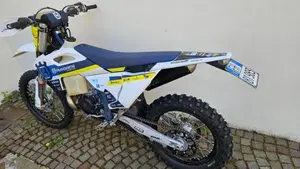 Husqvarna TE 300 (2024)  (2)