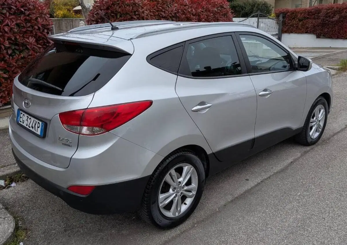 Hyundai ix35 2.0 16V 4WD Comfort (2)