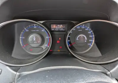 Hyundai ix35 2.0 16V 4WD Comfort (11)
