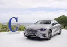 Mercedes Classe C elettrica, eccola: 760 km di autonomia e una calandra che fa impazzire i nostalgici (VIDEO)