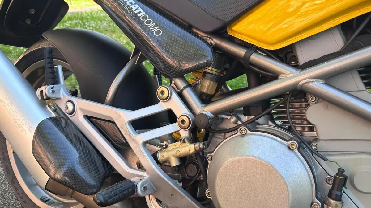 Ducati Monster 900 Special I.E. (1999 - 02)  (7)