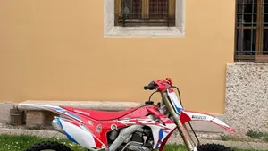 Honda CRF 250R (2017)  (2)