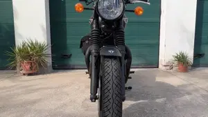 Triumph Bonneville T120 Black (2017 - 20)  (3)