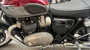 Triumph Bonneville T120 Gold Line Edition (2022 - 23)  (10)