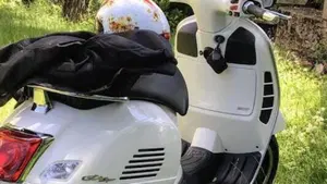 Vespa GTS 300 Super Hpe (2018 - 19)  (2)