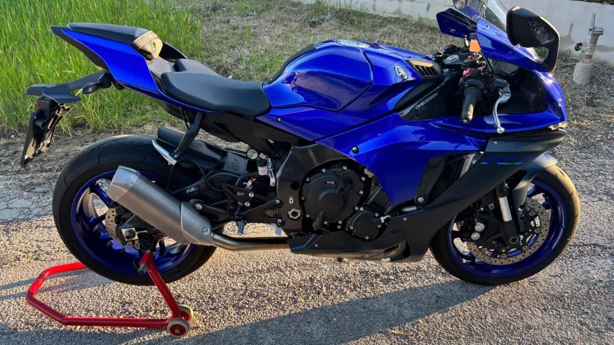 Yamaha YZF R1 (2020 - 25)  (2)