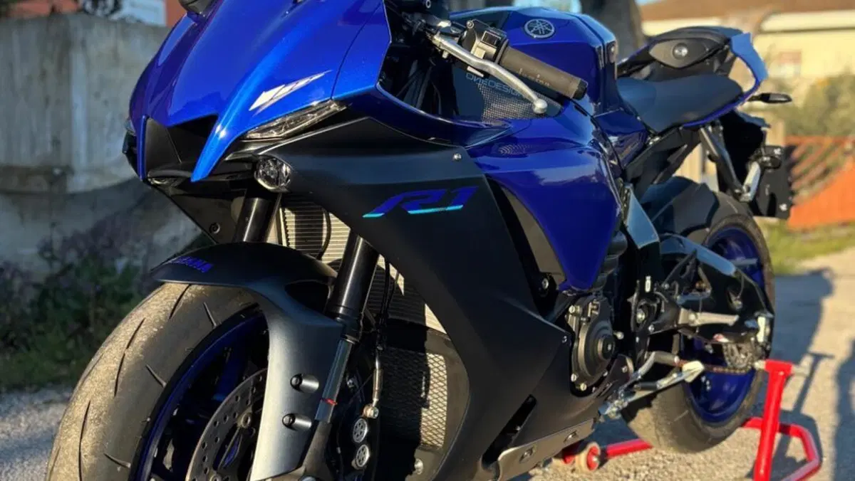 Yamaha YZF R1 (2020 - 25)  (3)