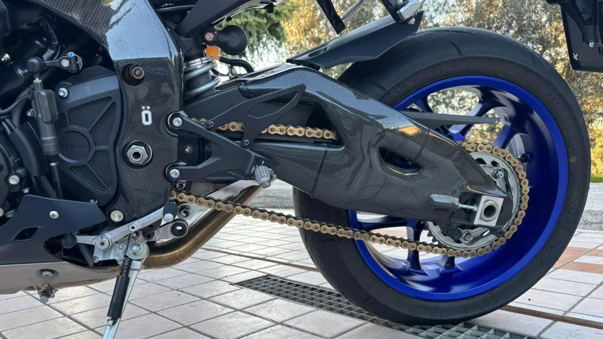 Yamaha YZF R1 (2020 - 25)  (4)