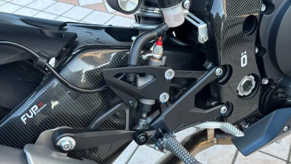 Yamaha YZF R1 (2020 - 25)  (7)