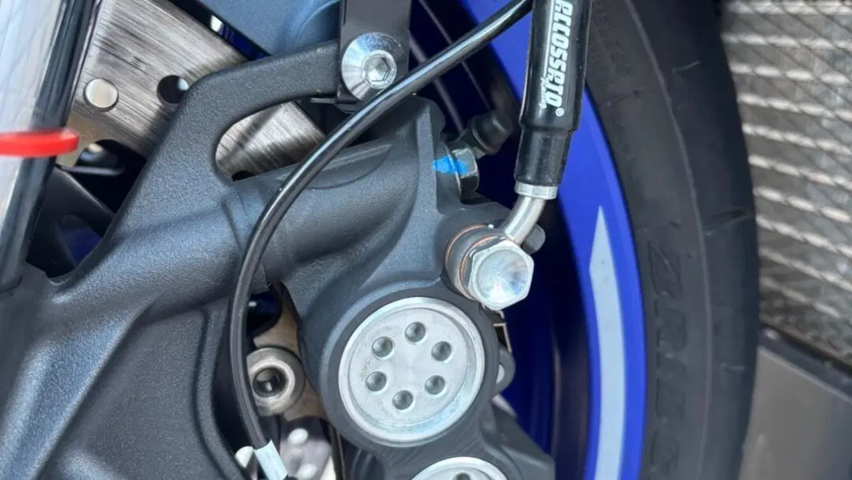 Yamaha YZF R1 (2020 - 25)  (8)