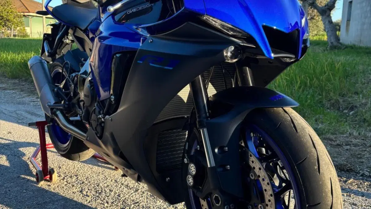 Yamaha YZF R1 (2020 - 25)  (11)