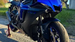 Yamaha YZF R1 (2020 - 25)  (11)