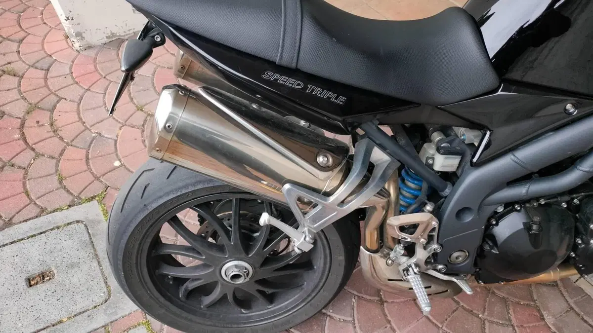 Triumph Speed Triple 1050 (2005 - 11)  (4)