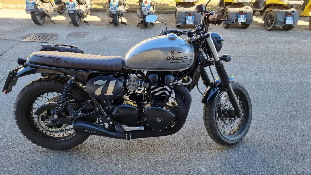 Triumph Bonneville SE (2009 - 13)  (2)