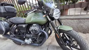 Moto Guzzi V7 Stone (2021 - 24)  (2)