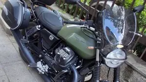 Moto Guzzi V7 Stone (2021 - 24)  (4)