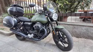Moto Guzzi V7 Stone (2021 - 24) 