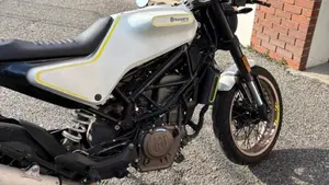 Husqvarna Vitpilen 401 (2018 - 19)  (2)