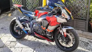 Honda CBR 1000 RR Fireblade (2012 - 16)  (2)