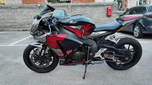 Honda CBR 1000 RR Fireblade (2012 - 16)  (3)