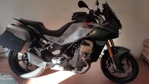 Moto Guzzi V100 Mandello S (2022 - 24) 