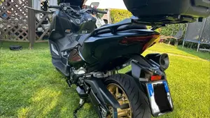 Yamaha T-Max 560 Tech Max (2022 - 24)  (9)